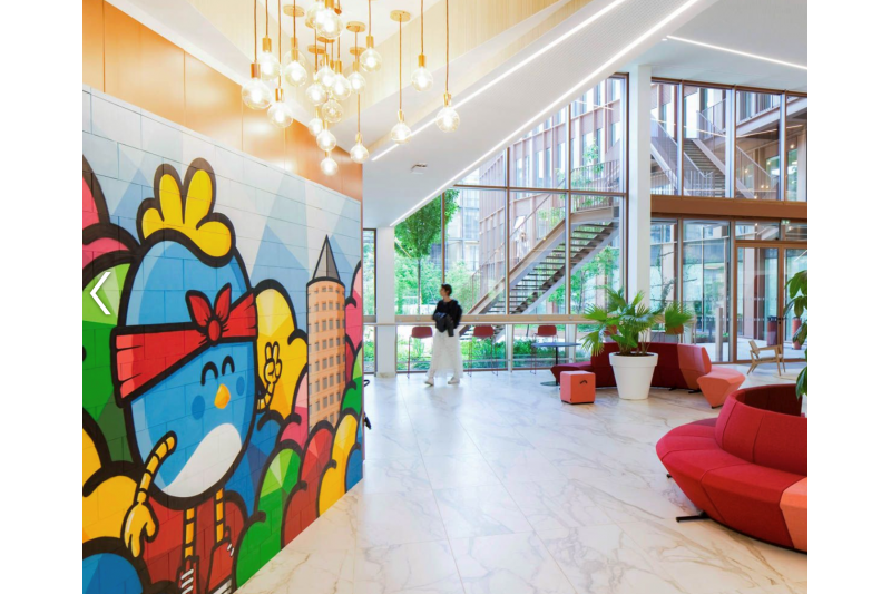 Des murs taggés par des artistes (ici siège Nexity Lyon)